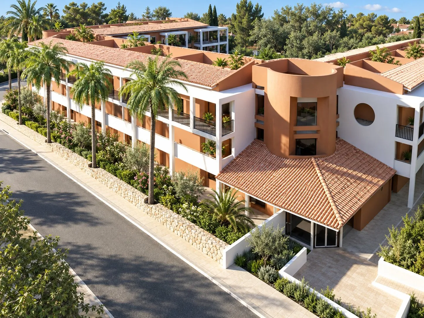 Fachada a calle de Port Verd entre palmeras